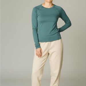 Smartwool Women's Merino 150 Long Sleeve BaseLayer Top in Teal Size Medium